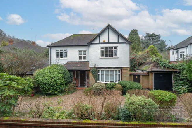 3 bed property, in Elmfield Way, £800,000