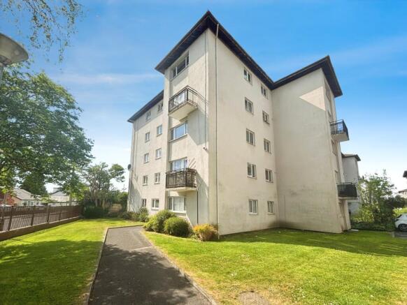 2 bed property, in Samuel Street, £27,500