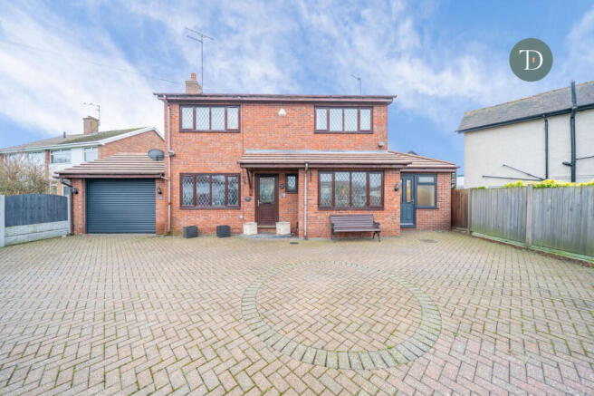 2 bed property, in Green Lane, £290,000
