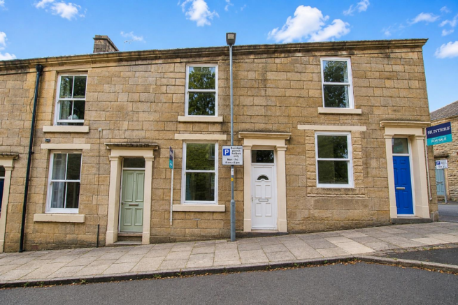 2 bed property, in Green Street East, £105,000