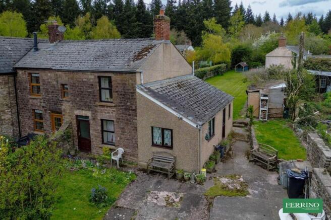 2 bed property, in Large Garden & Woodland Access, £295,000