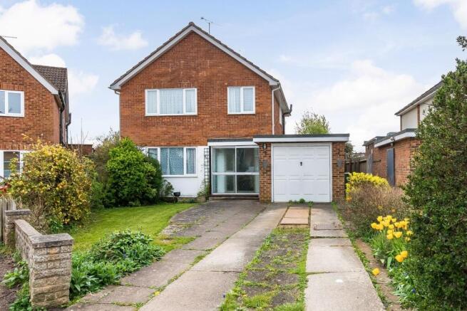 4 bed property, in Burlington Gardens, £429,950