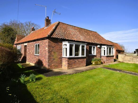 2 bed property, in Dry Doddington, £270,000