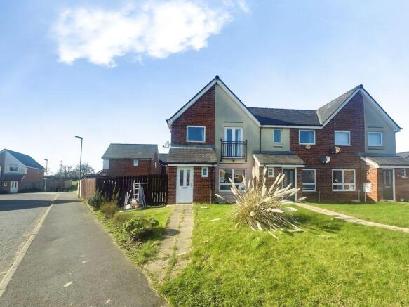 3 bed property, in Harrogate Court, £130,000