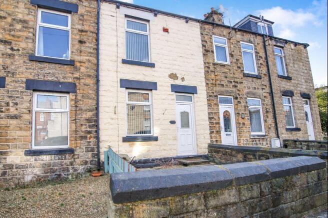 2 bed property, in Victoria Street, £102,000