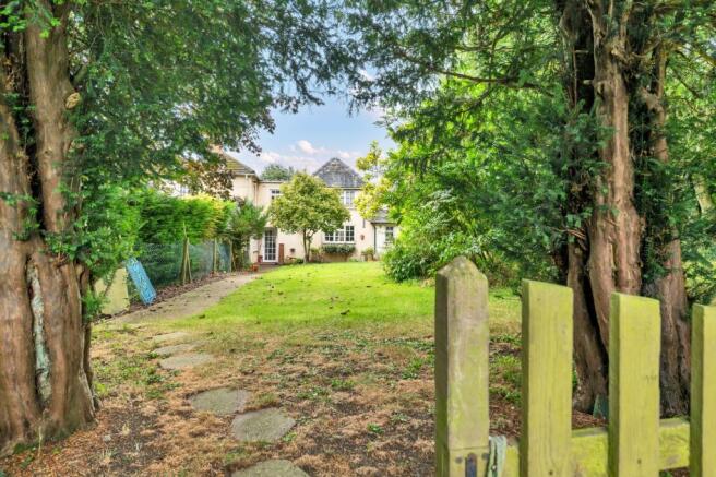 5 bed property, in Aspenden, £850,000