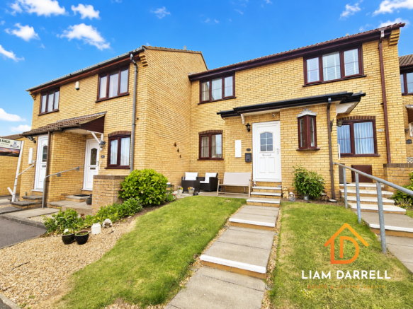 2 bed property, in Scholes Park Road, £185,000
