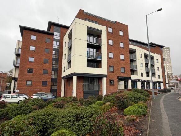 2 bed property, in Apartment 103 The Quadrant, £180,000