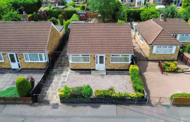 2 bed property, in Brixham Drive, £265,000