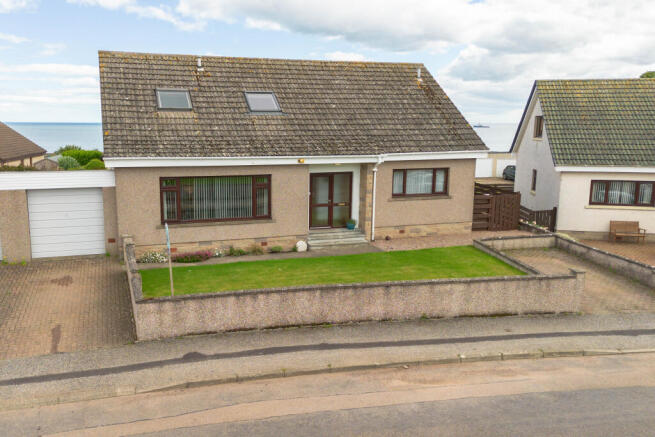 3 bed property, in Castle Crescent, £280,000
