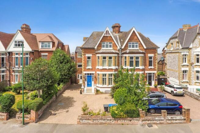 4 bed property, in St. Catherines Road, £999,950
