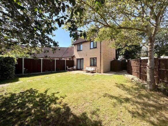 2 bed property, in Rockspray Grove, £290,000