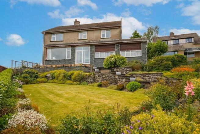 5 bed property, in Hillcrest Seed Howe, £550,000