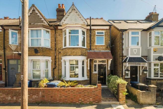 3 bed property, in Deans Road, £790,000