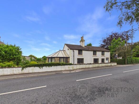 3 bed property, in Mossborough Road, £650,000
