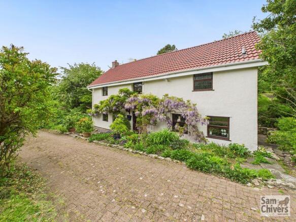 3 bed property, in Mearns, £670,000