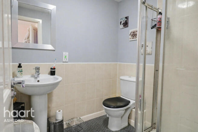 4 bed property, in Greystones, £350,000