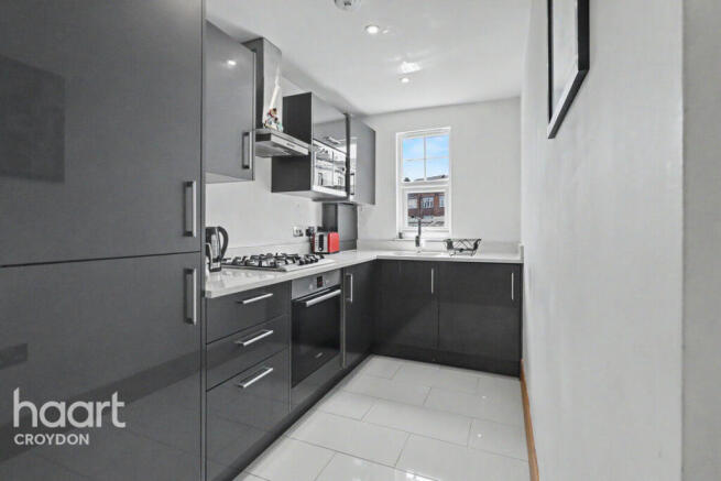 1 bed property, in Selsdon Road, £220,000