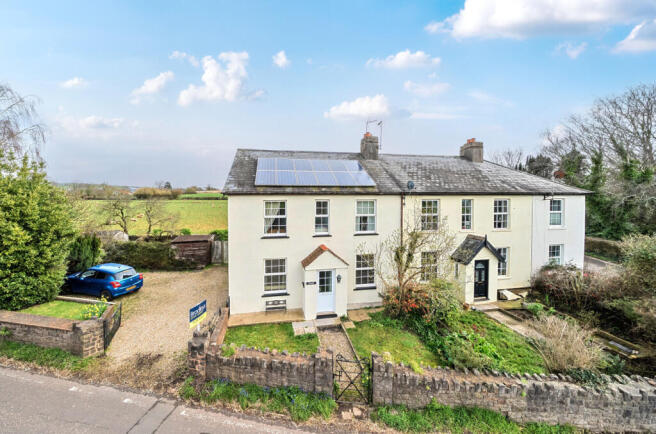 3 bed property, in Nailsbourne, £375,000