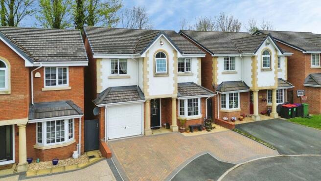 4 bed property, in Hama Drive, £340,000