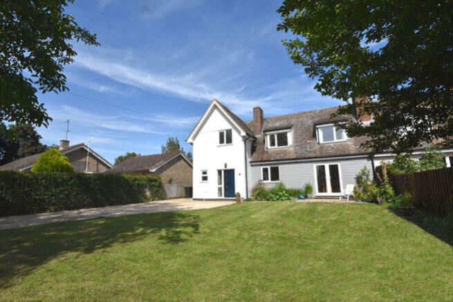 3 bed property, in Bedfield, £395,000
