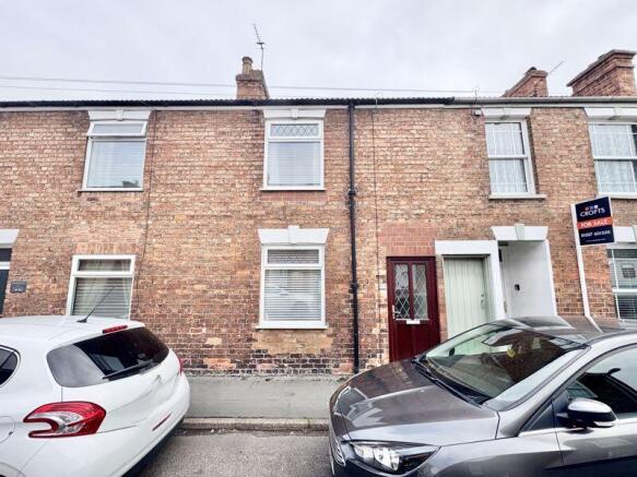 2 bed property, in Wellington Street, £80,000