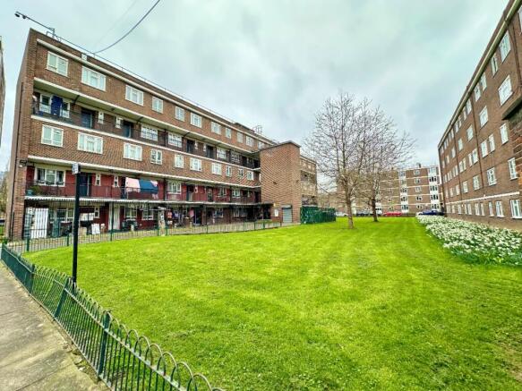 3 bed property, in Geffrye Court, £500,000