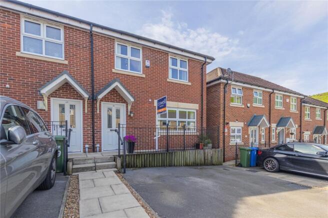 3 bed property, in Hart Mill Close, £260,000