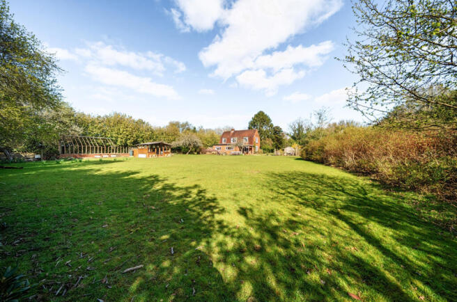 4 bed property, in Luxted Road, £975,000