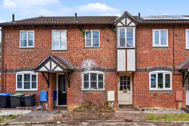 2 bed property, in Chattisham Close, £130,000
