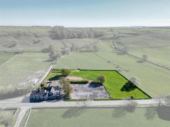 4 bed property, in Taddington, £525,000