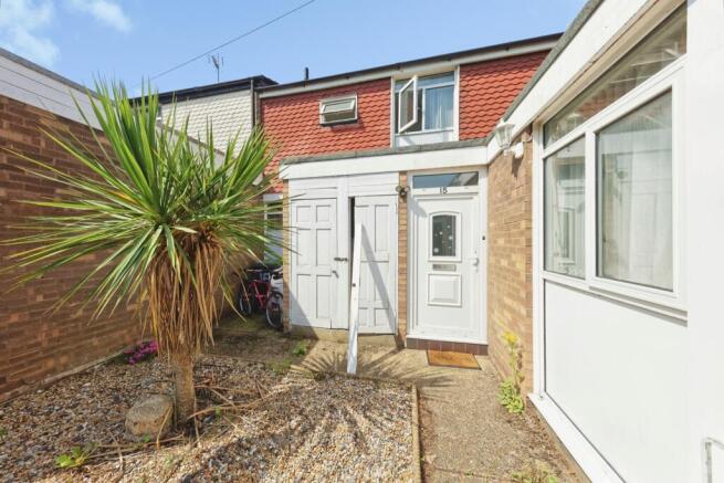 3 bed property, in Alfred Close, £290,000