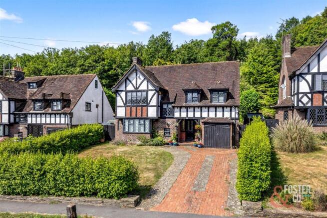 4 bed property, in Woodland Drive, £1,300,000