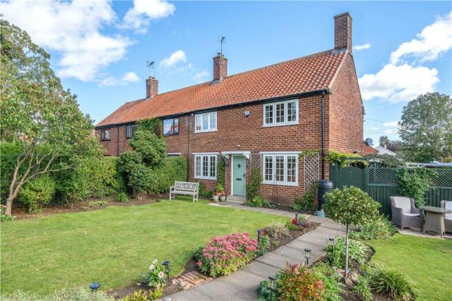 3 bed property, in Ashdale View, £355,000