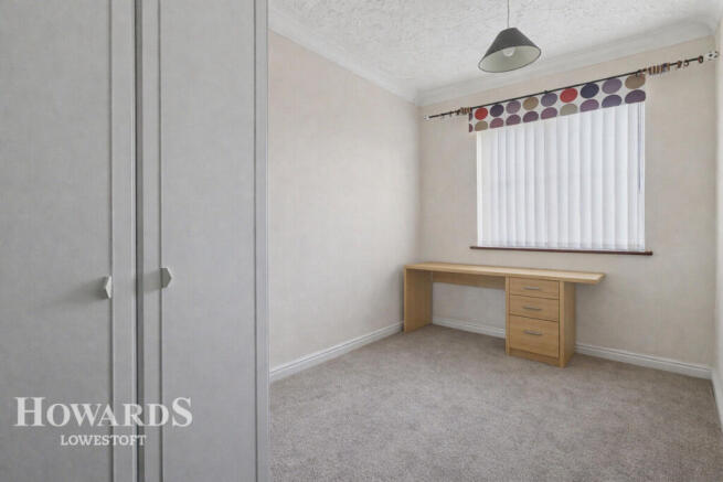2 bed property, in Swift Close, £180,000