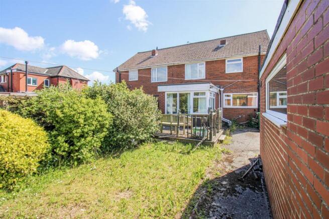 3 bed property, in Baghill Lane, £200,000