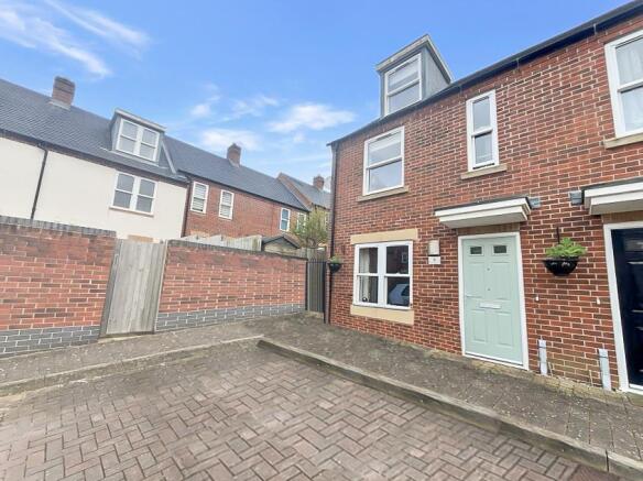 3 bed property, in Majestic Place, £209,950