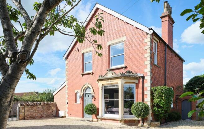 4 bed property, in Portway, £900,000