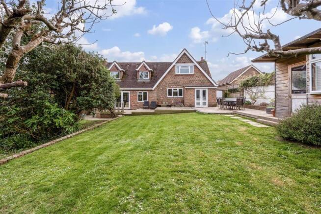 3 bed property, in Maxwell Road, £685,000
