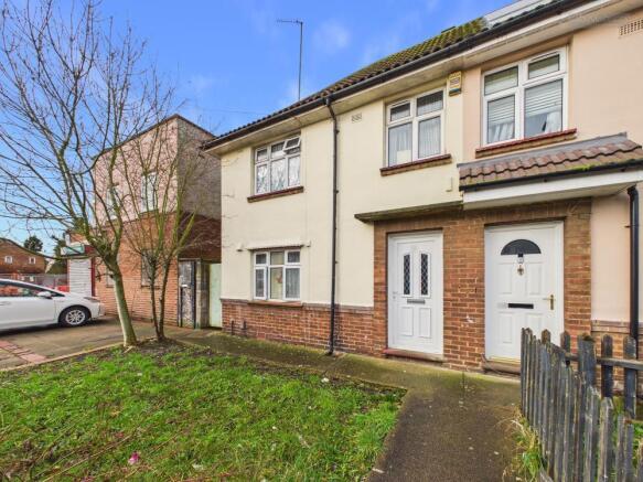 3 bed property, in Saxon Road, £180,000