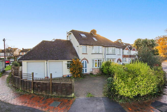 5 bed property, in Hilbert Road, £750,000