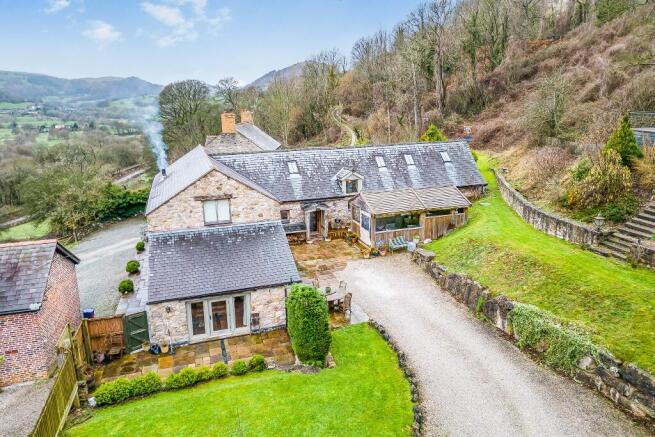 5 bed property, in Sun Bank, £799,950