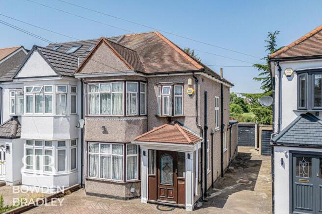 3 bed property, in Wensleydale Avenue, £550,000