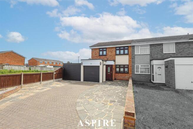 3 bed property, in Norfolk Close, £350,000