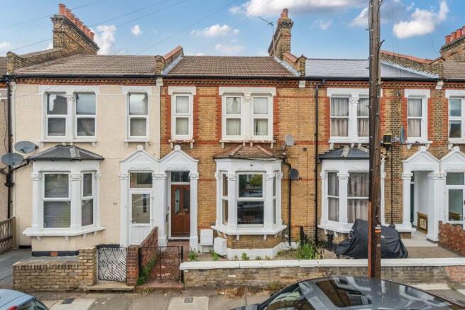 1 bed property, in Elmer Road, £285,000