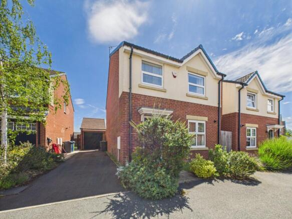 4 bed property, in Benedict Lane, £280,000