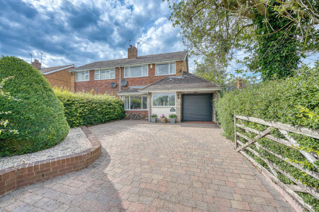 3 bed property, in Queens Road, £295,000