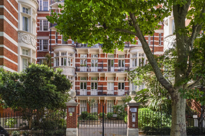 3 bed property, in Fitzjames Avenue, £1,795,000