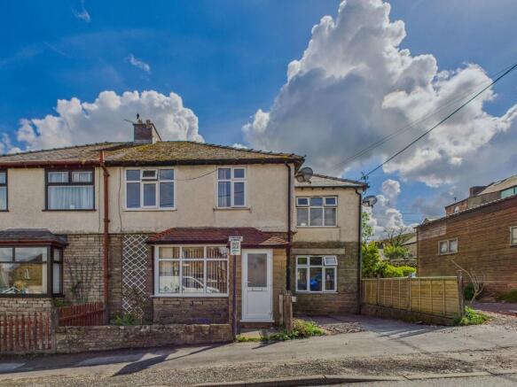 4 bed property, in Meadowside, £280,000