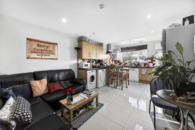 5 bed property, in Stuart Road, £800,000